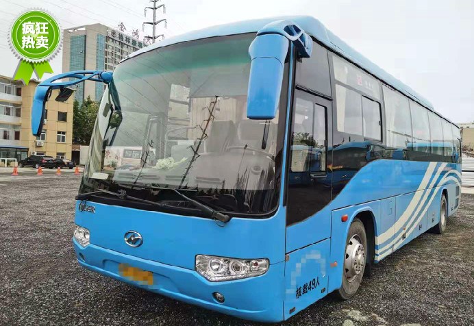 2017年KLQ6119TAE5 国五49座非营运车