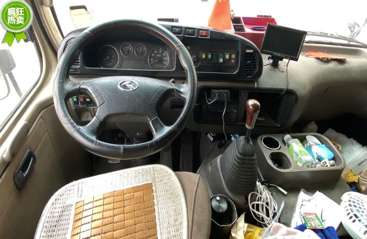2011年XMQ6606NA3国三19座非营运