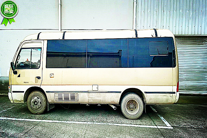 2011年XMQ6606NA3国三19座非营运