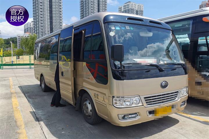 2018年ZK6710D3国五柴油19座公路客运车