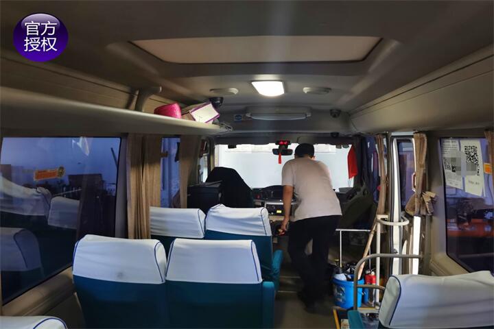 2018年ZK6710D3国五柴油19座公路客运车